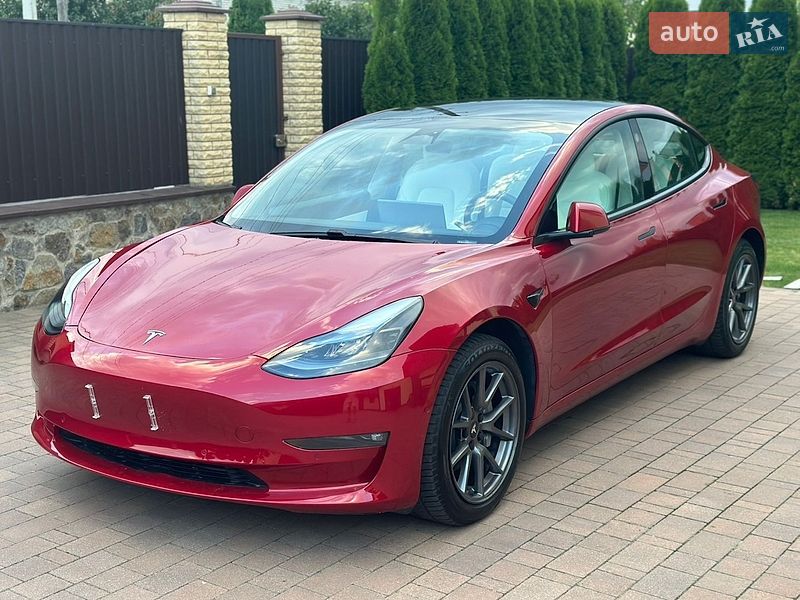 Седан Tesla Model 3 2021 в Виннице