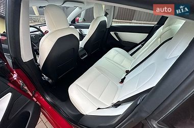 Седан Tesla Model 3 2021 в Виннице