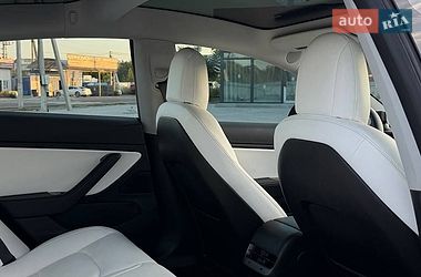Седан Tesla Model 3 2018 в Вишневом