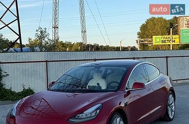 Седан Tesla Model 3 2018 в Вишневом