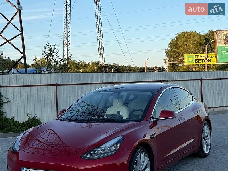 Седан Tesla Model 3 2018 в Вишневом