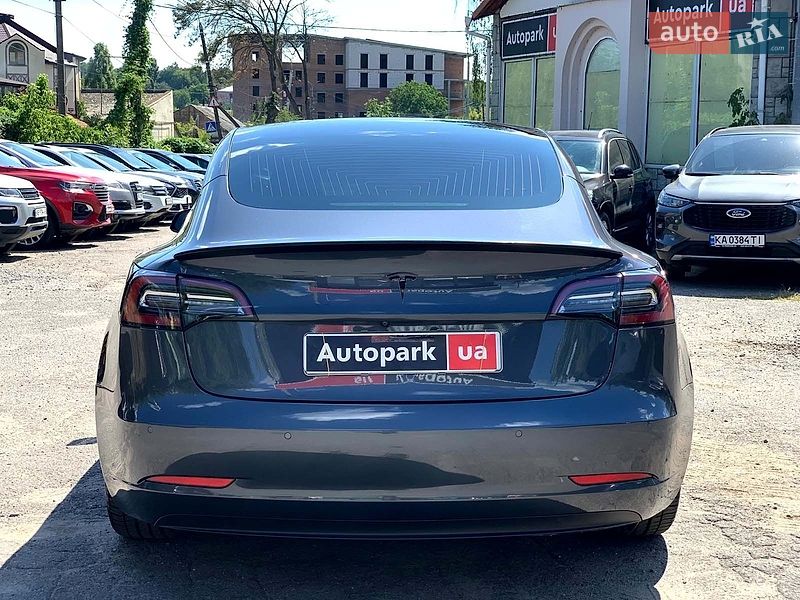 Седан Tesla Model 3 2020 в Виннице