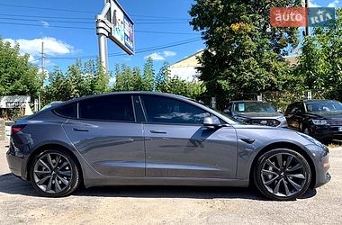 Седан Tesla Model 3 2020 в Виннице