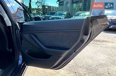 Седан Tesla Model 3 2020 в Виннице