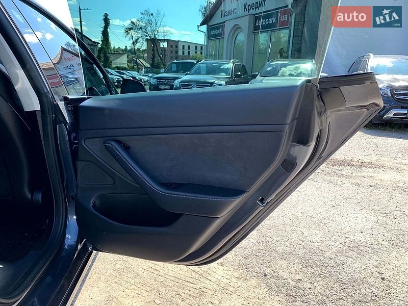 Седан Tesla Model 3 2020 в Виннице