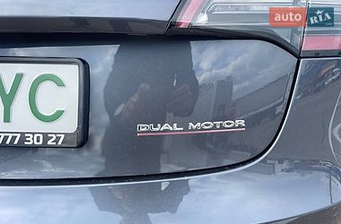 Седан Tesla Model 3 2019 в Львові