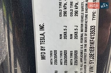Седан Tesla Model 3 2019 в Львові