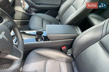Седан Tesla Model 3 2019 в Львові