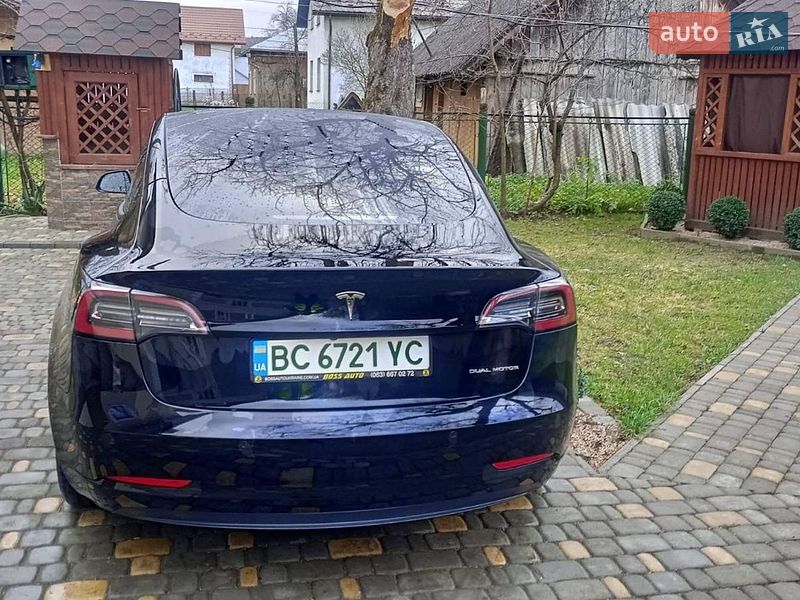 Седан Tesla Model 3 2022 в Дрогобыче