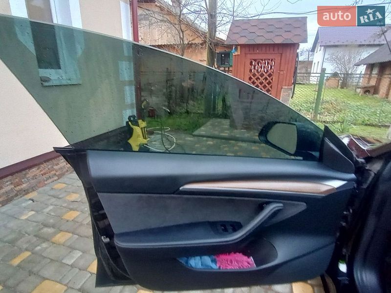 Седан Tesla Model 3 2022 в Дрогобыче