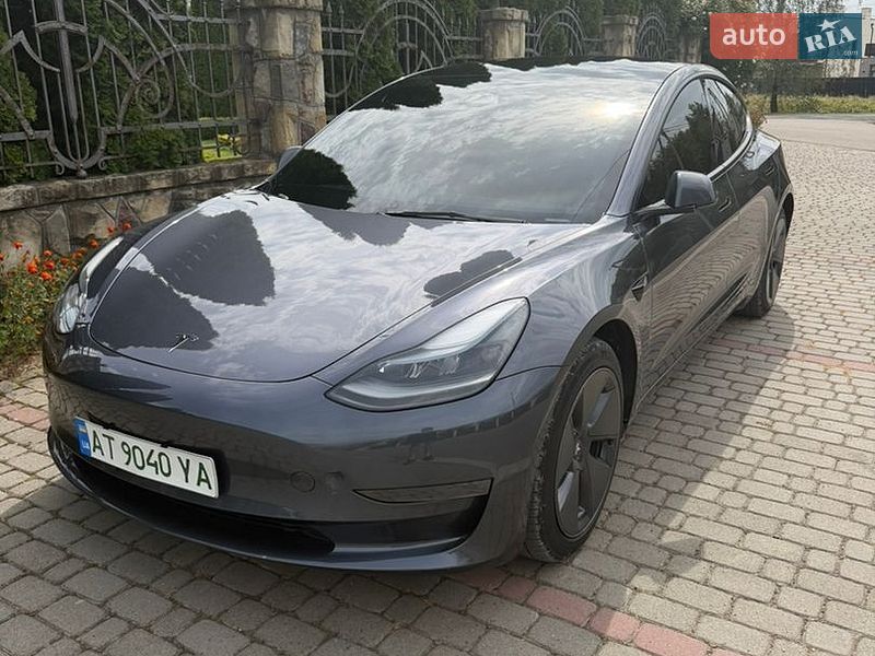 Седан Tesla Model 3 2023 в Ивано-Франковске