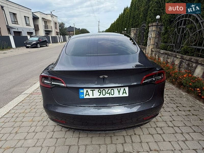 Седан Tesla Model 3 2023 в Ивано-Франковске