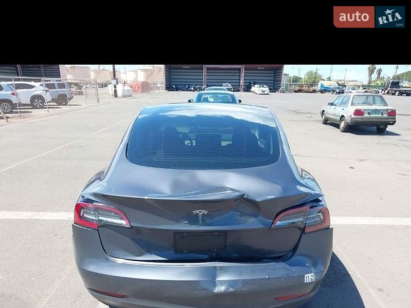 Седан Tesla Model 3 2023 в Ивано-Франковске