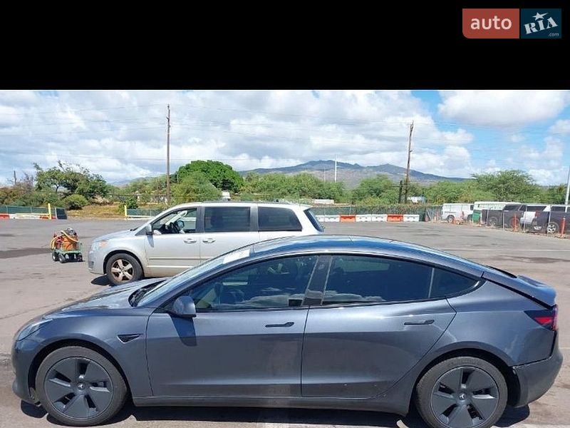 Седан Tesla Model 3 2023 в Ивано-Франковске