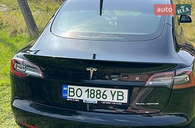 Седан Tesla Model 3 2021 в Волочиську