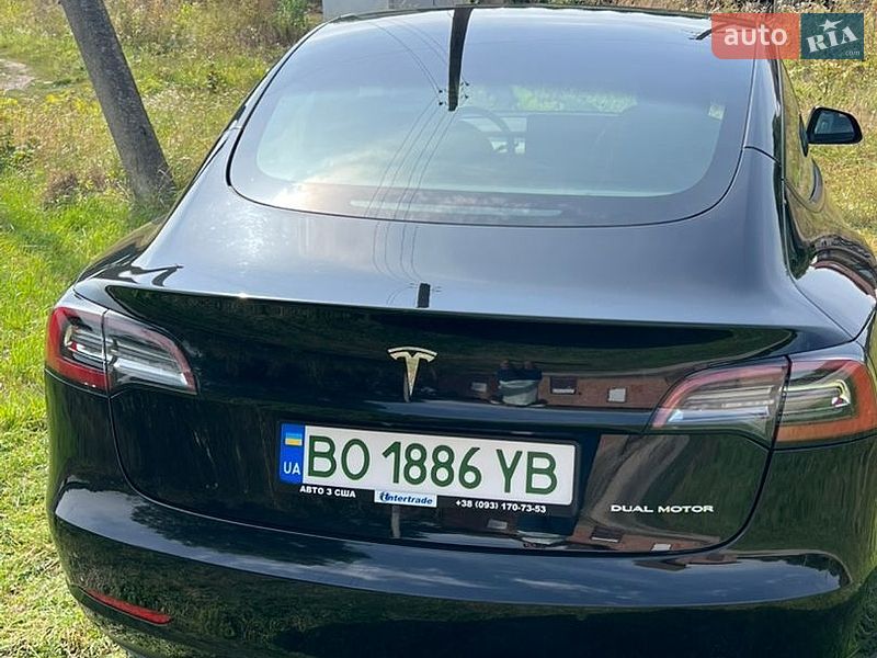 Седан Tesla Model 3 2021 в Волочиську
