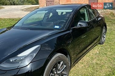 Седан Tesla Model 3 2021 в Волочиську