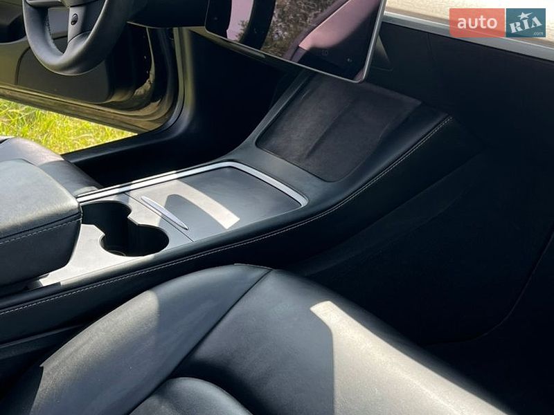 Седан Tesla Model 3 2021 в Волочиську