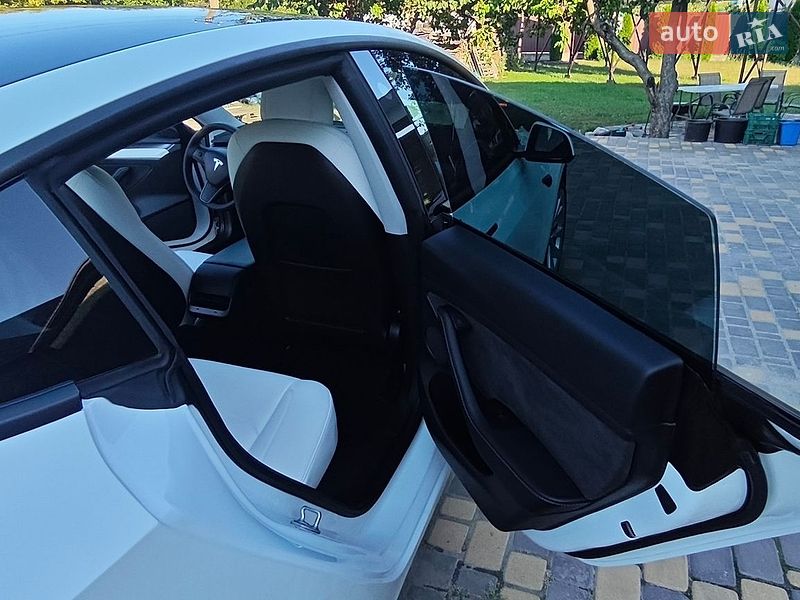 Седан Tesla Model 3 2022 в Верхнеднепровске