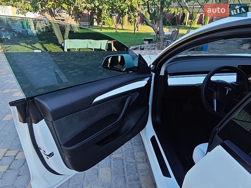 Седан Tesla Model 3 2022 в Верхнеднепровске