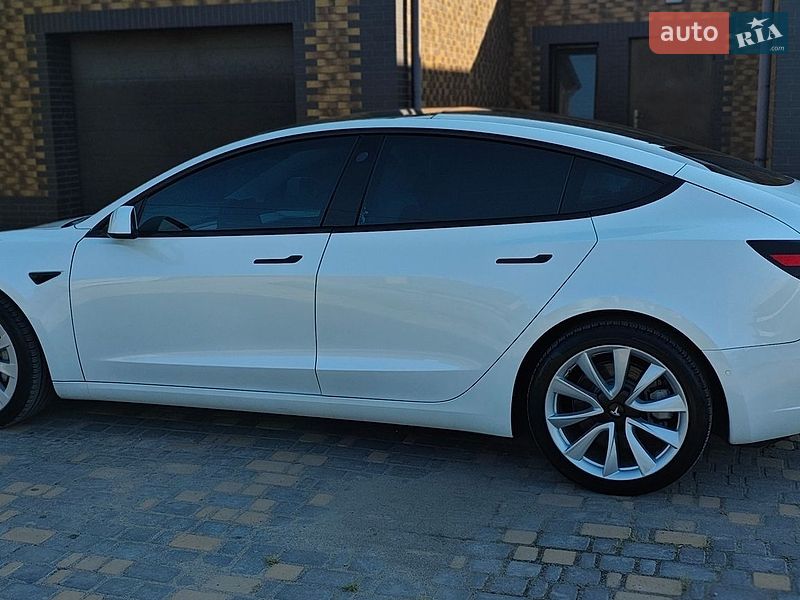 Седан Tesla Model 3 2022 в Верхнеднепровске