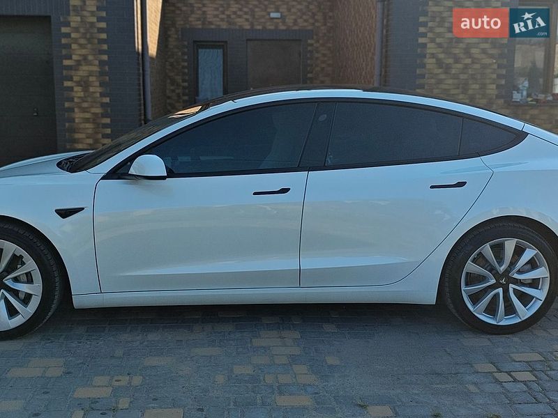 Седан Tesla Model 3 2022 в Верхнеднепровске