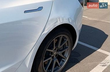 Седан Tesla Model 3 2019 в Киеве