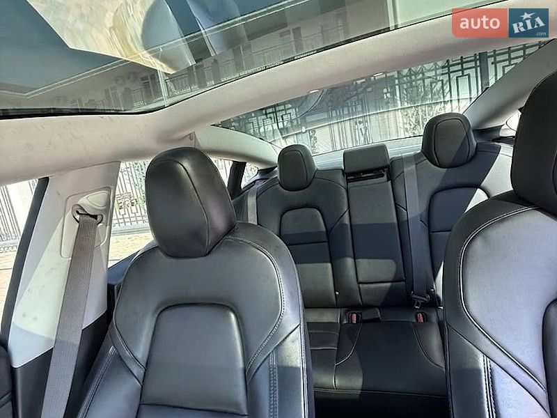 Седан Tesla Model 3 2018 в Одесі