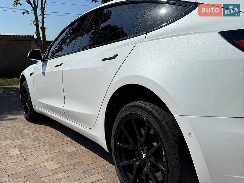 Седан Tesla Model 3 2018 в Одесі