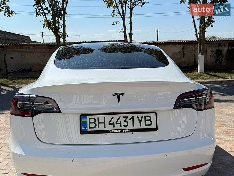 Седан Tesla Model 3 2018 в Одесі