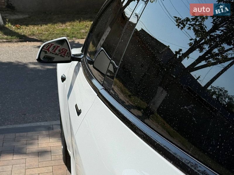 Седан Tesla Model 3 2018 в Одесі