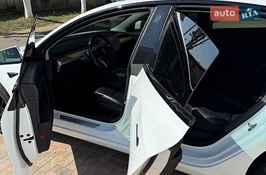 Седан Tesla Model 3 2018 в Одесі