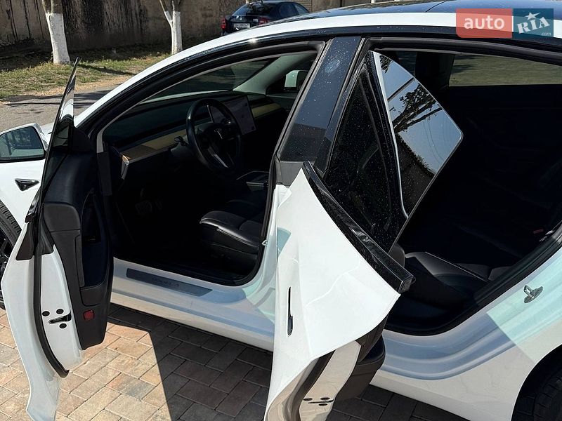 Седан Tesla Model 3 2018 в Одесі