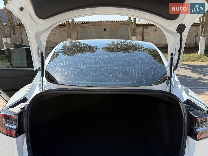 Седан Tesla Model 3 2018 в Одесі