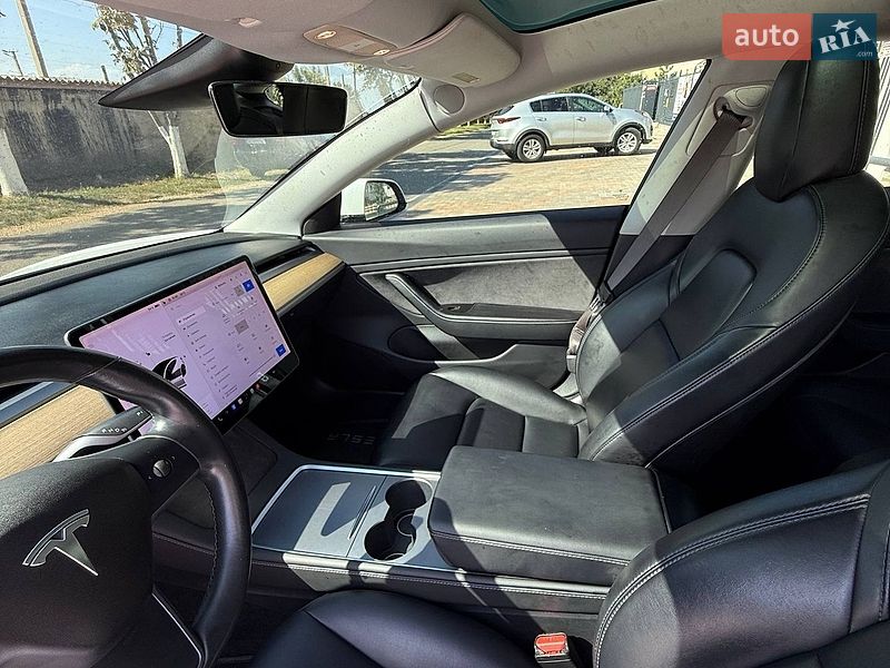 Седан Tesla Model 3 2018 в Одесі