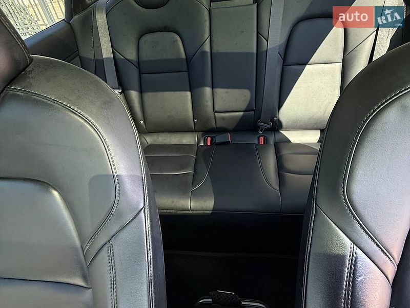 Седан Tesla Model 3 2018 в Одесі