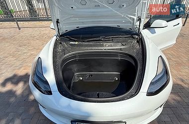 Седан Tesla Model 3 2018 в Одесі
