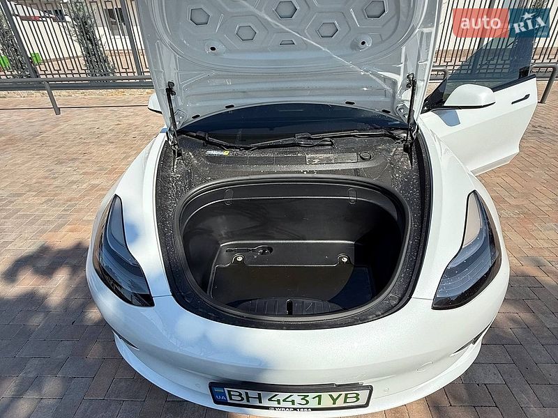 Седан Tesla Model 3 2018 в Одесі