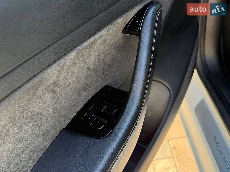 Седан Tesla Model 3 2018 в Одесі