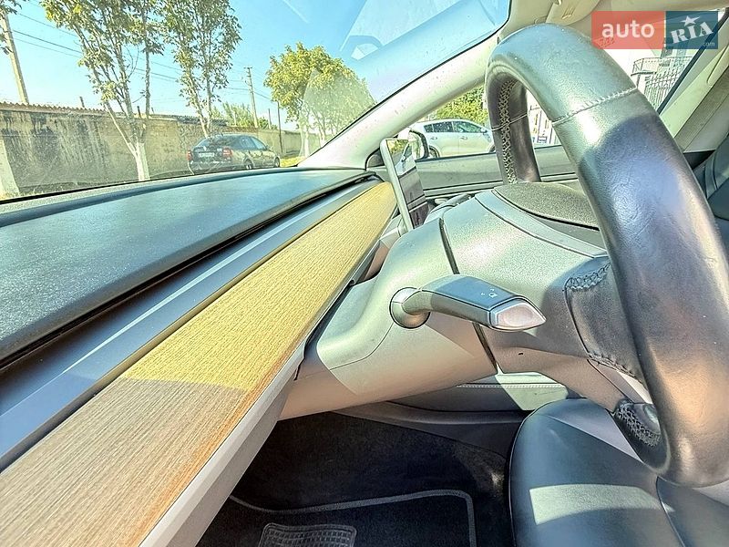 Седан Tesla Model 3 2018 в Одесі