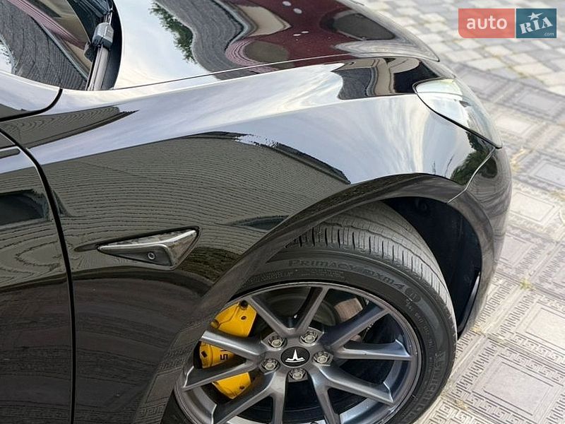 Седан Tesla Model 3 2023 в Хмельницком