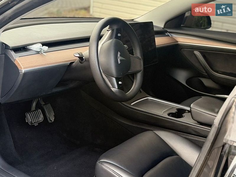 Седан Tesla Model 3 2023 в Хмельницком
