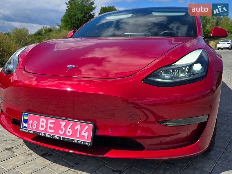 Седан Tesla Model 3 2022 в Ивано-Франковске