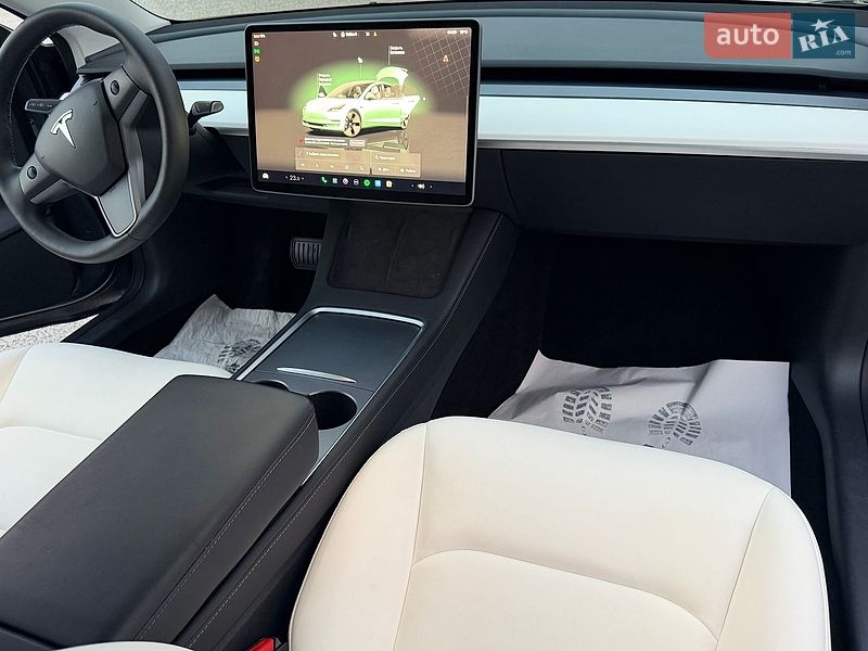 Седан Tesla Model 3 2024 в Дрогобыче