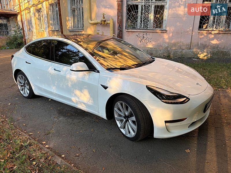 Седан Tesla Model 3 2018 в Киеве