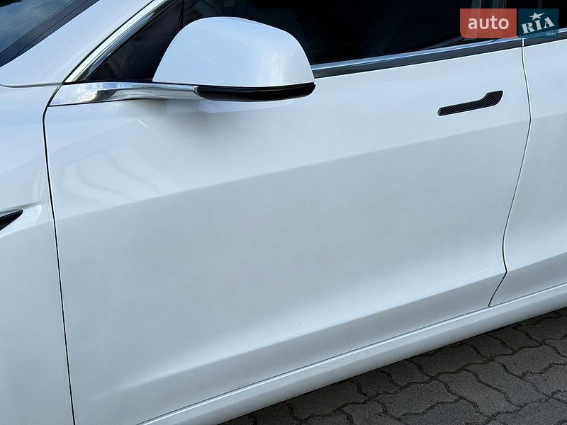 Седан Tesla Model 3 2020 в Стрые