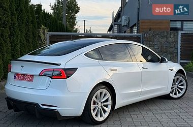 Седан Tesla Model 3 2020 в Стрые