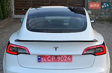 Седан Tesla Model 3 2020 в Стрые