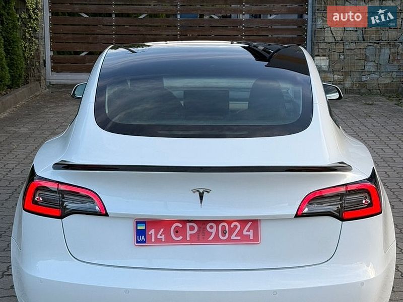 Седан Tesla Model 3 2020 в Стрые