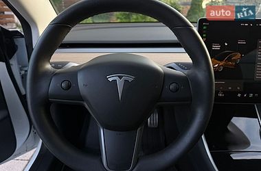 Седан Tesla Model 3 2020 в Стрые